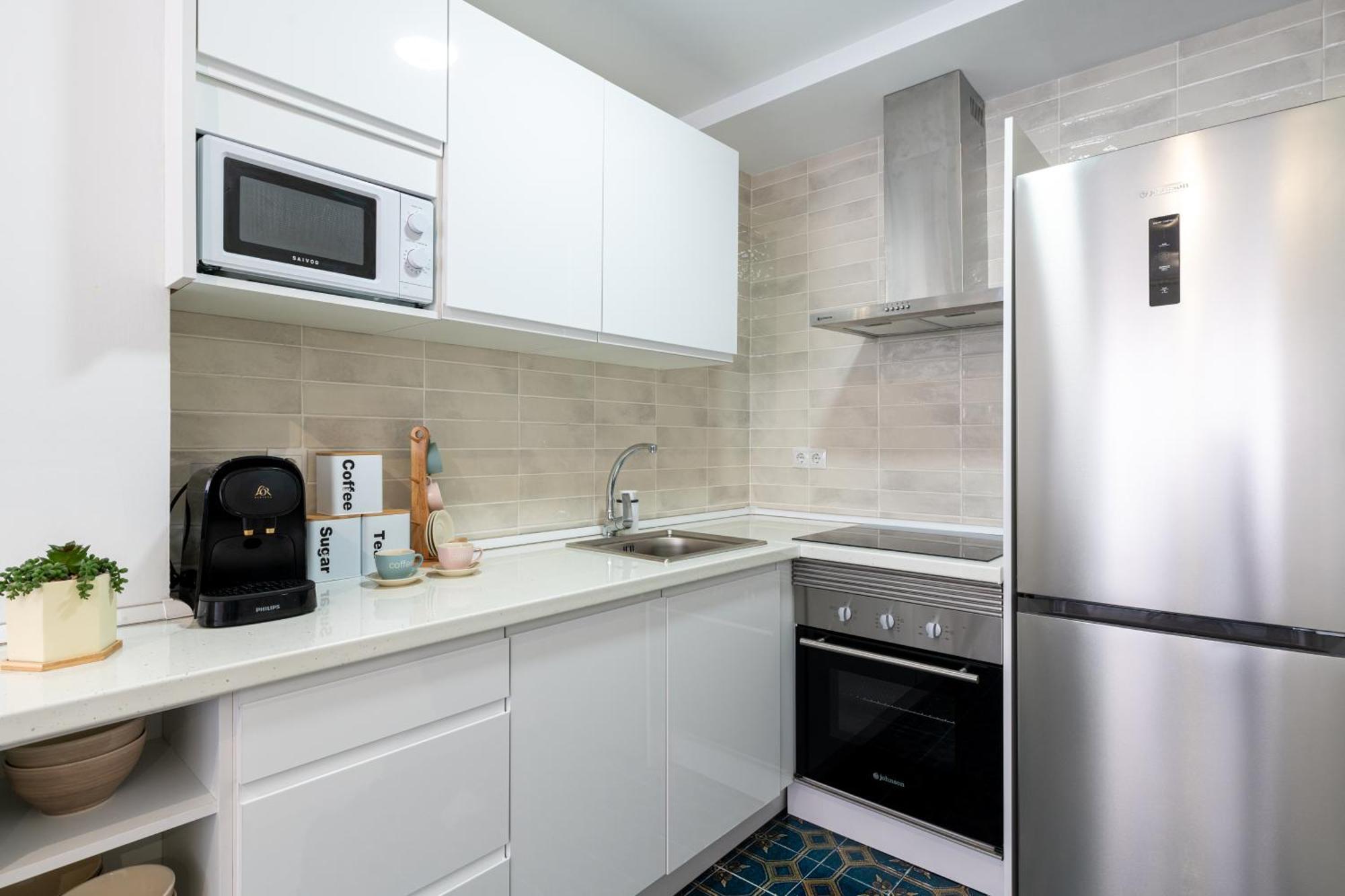 Piso Elegante Y Nuevo De 3 Habitaciones Y 2 Banos 塞维利亚 外观 照片