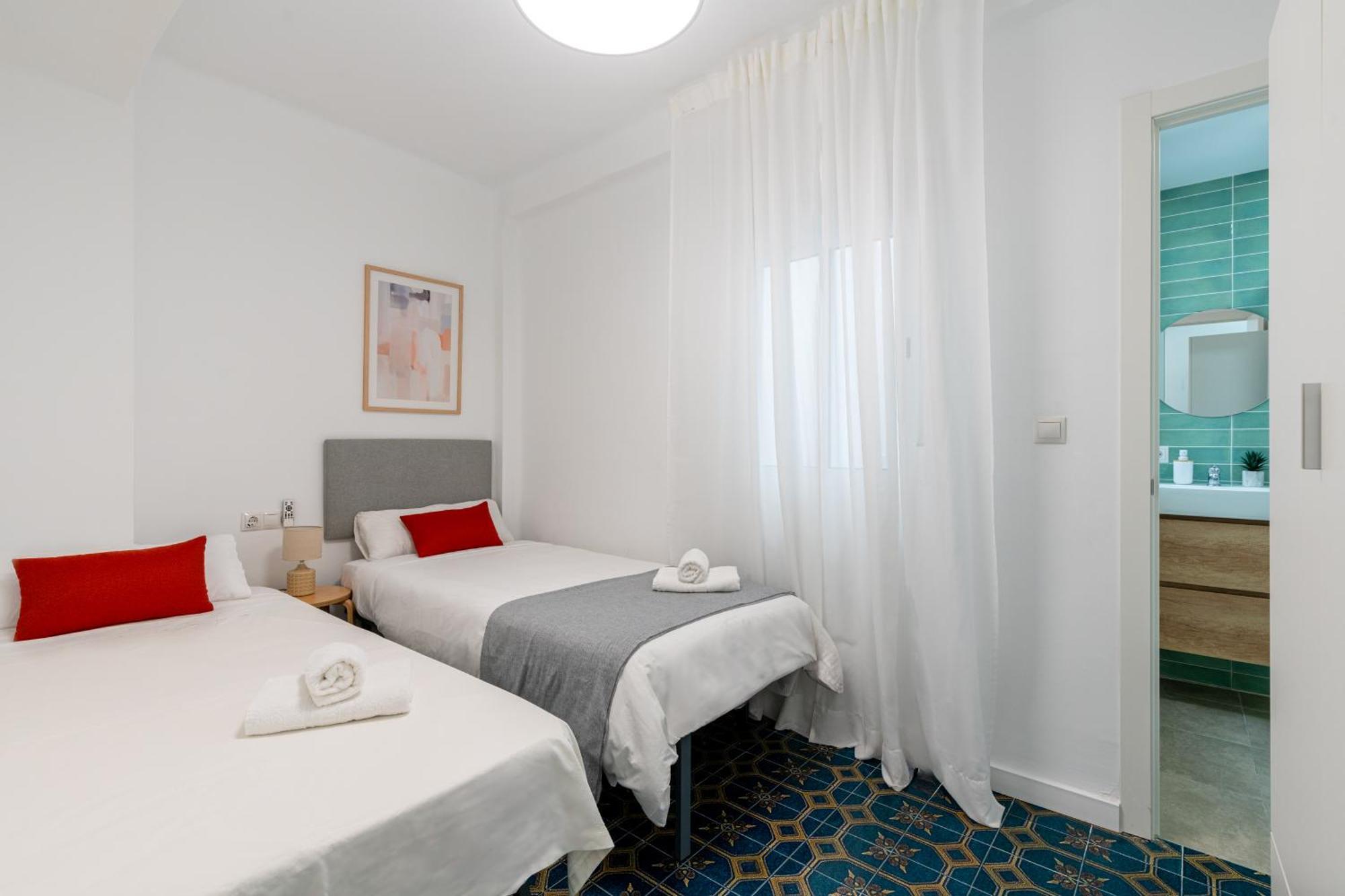Piso Elegante Y Nuevo De 3 Habitaciones Y 2 Banos 塞维利亚 外观 照片