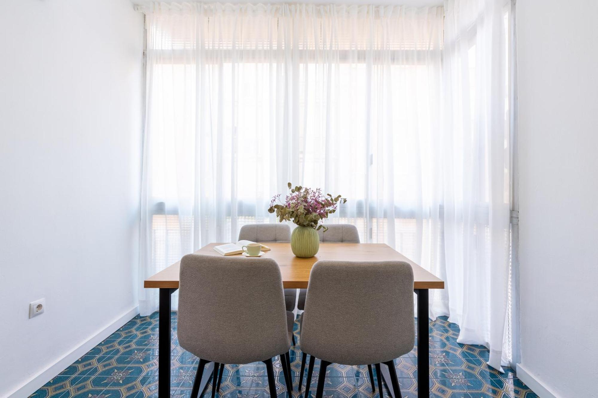 Piso Elegante Y Nuevo De 3 Habitaciones Y 2 Banos 塞维利亚 外观 照片