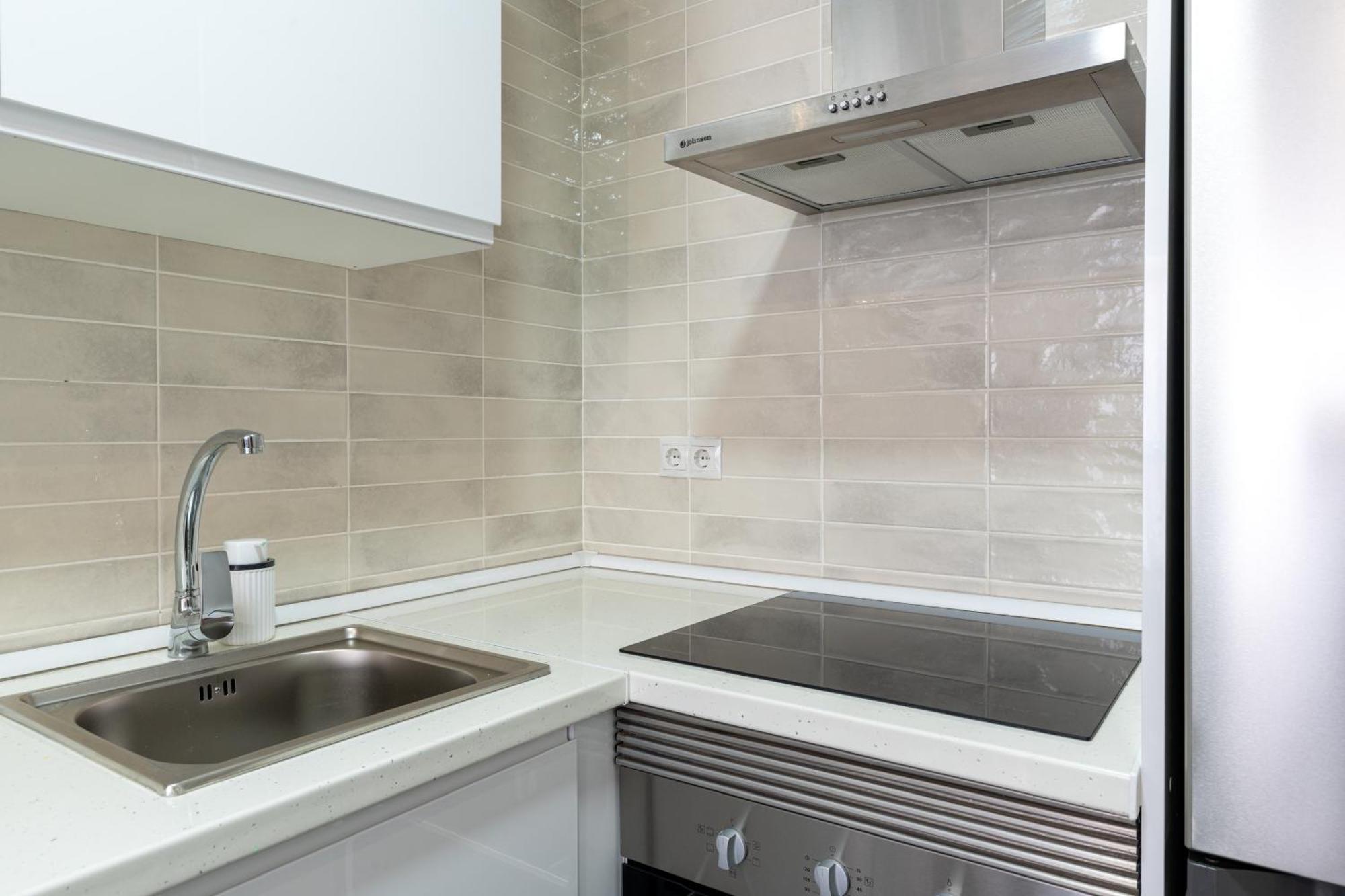 Piso Elegante Y Nuevo De 3 Habitaciones Y 2 Banos 塞维利亚 外观 照片